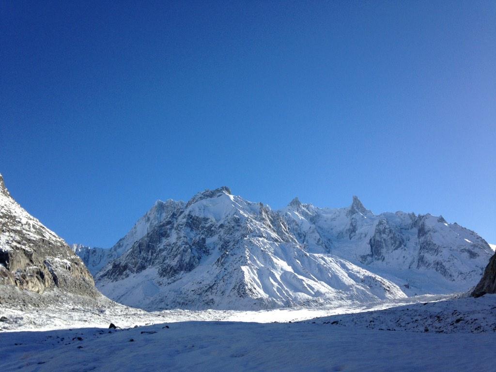 Arcteryx's tweet image. RT @Vert_Frontiers: A stunning day above #chamonix teaching crevasse rescue after a fresh dusting of snow.