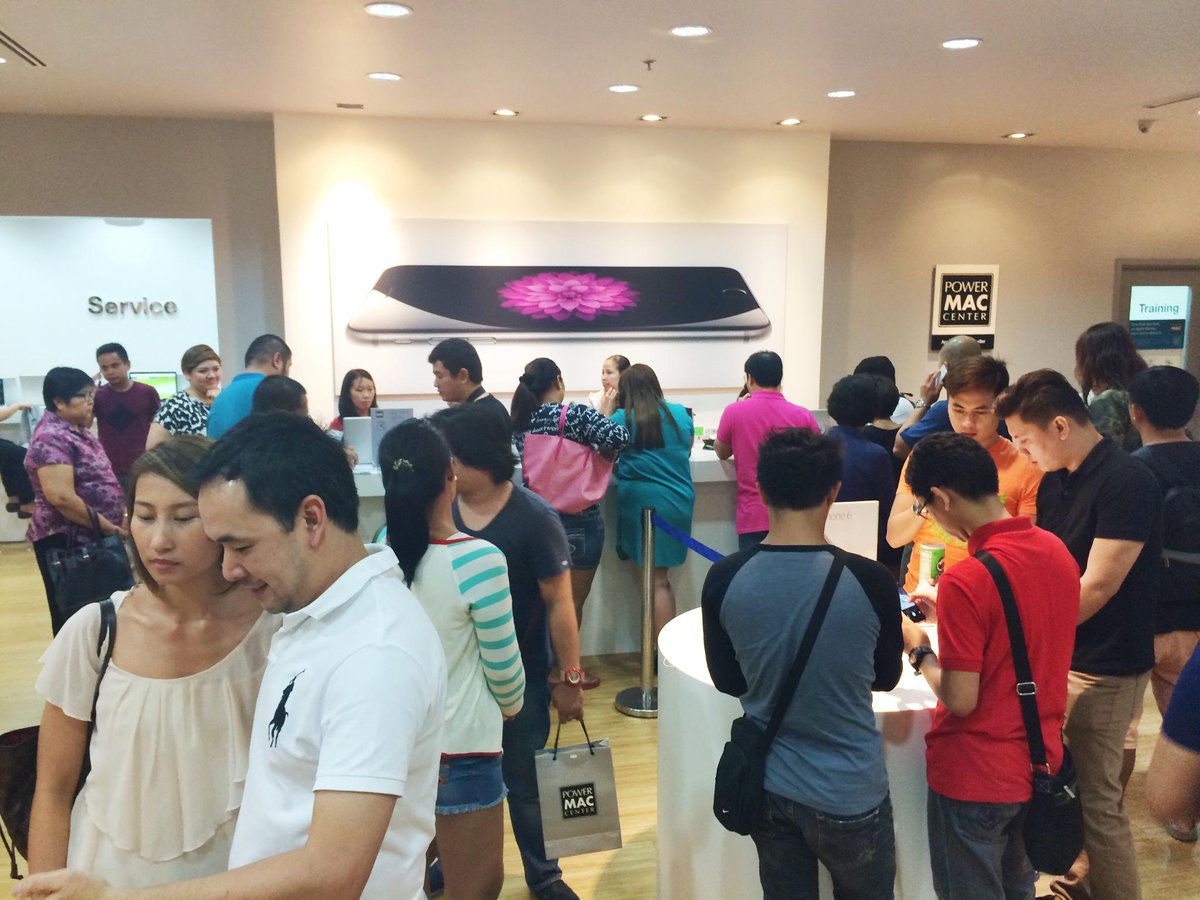PowerMacCenter's tweet image. More and more people are heading to Greenbelt 3 to purchase the new iPhone 6 and iPhone 6 Plus! #PowerMacCenter