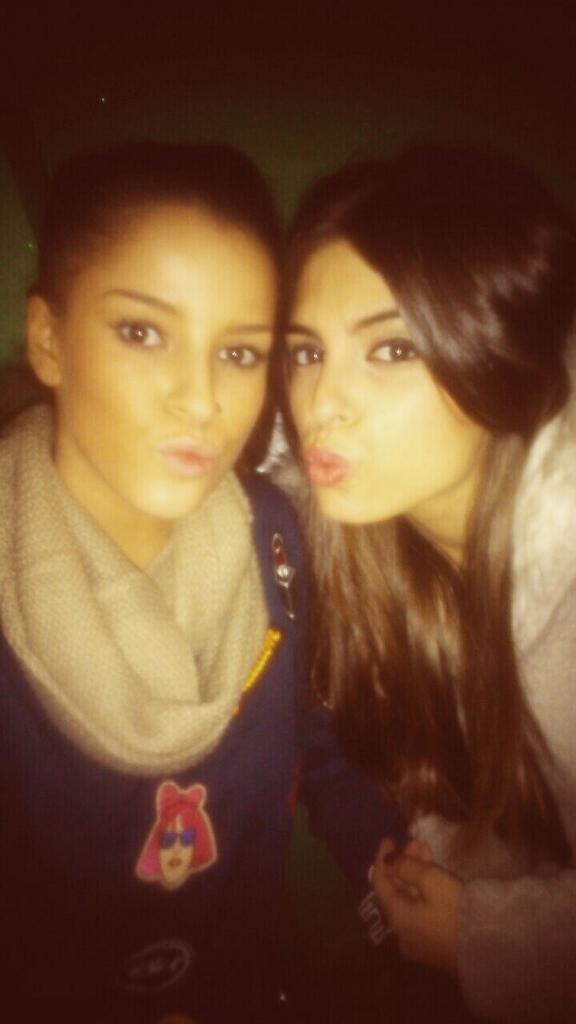 Cecitorresaguil's tweet photo. Jajaja una fotito con mi @Irene0511 despues de medio año sin usar twitter, lo q ase el aburrimiento! http://t.co/PdJG7jJEr6