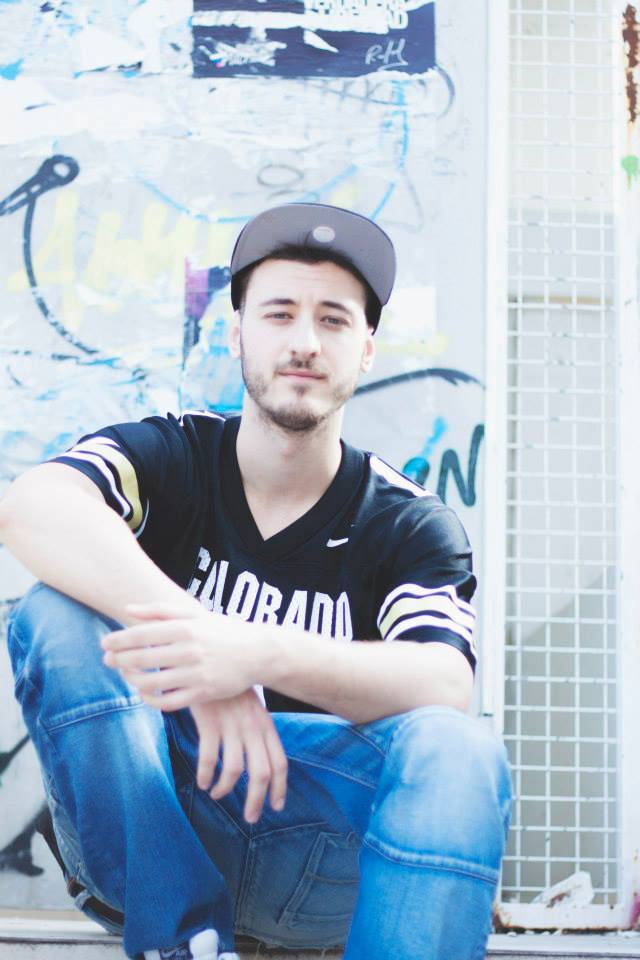 L'electrònica valenciana és un mar ple d joves amb talent, presentem <a href="/iamISVK/">ISVK</a> tresdeu.com/2014/11/coneix… @GrooveStreetVlc