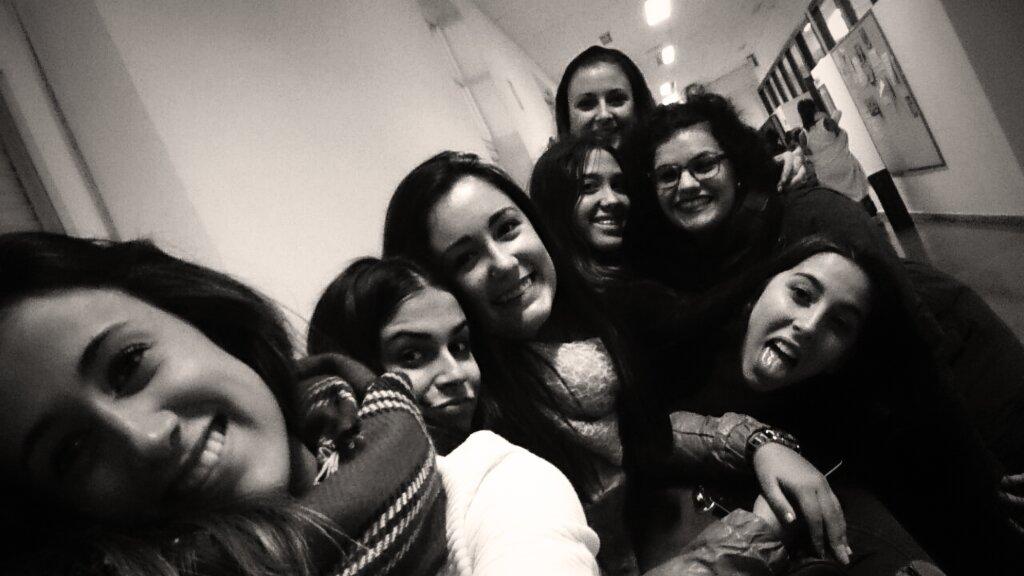elisabethperez6's tweet photo. Con mis niñas @carmenmgc96 @mariapeerz @esthermartin16 @glooria7 @MJbami @cristinitacg http://t.co/NfObYvaBLy