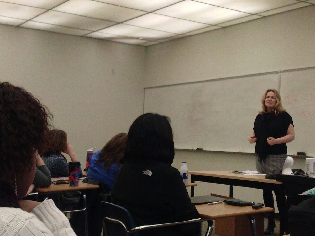 intl_me's tweet photo. @OralRobertsU #Alumna &amp; #International #Lawyer #PatriciaApy speaking in International Relations class. #ORUGlobal http://t.co/xecpN3NXEL