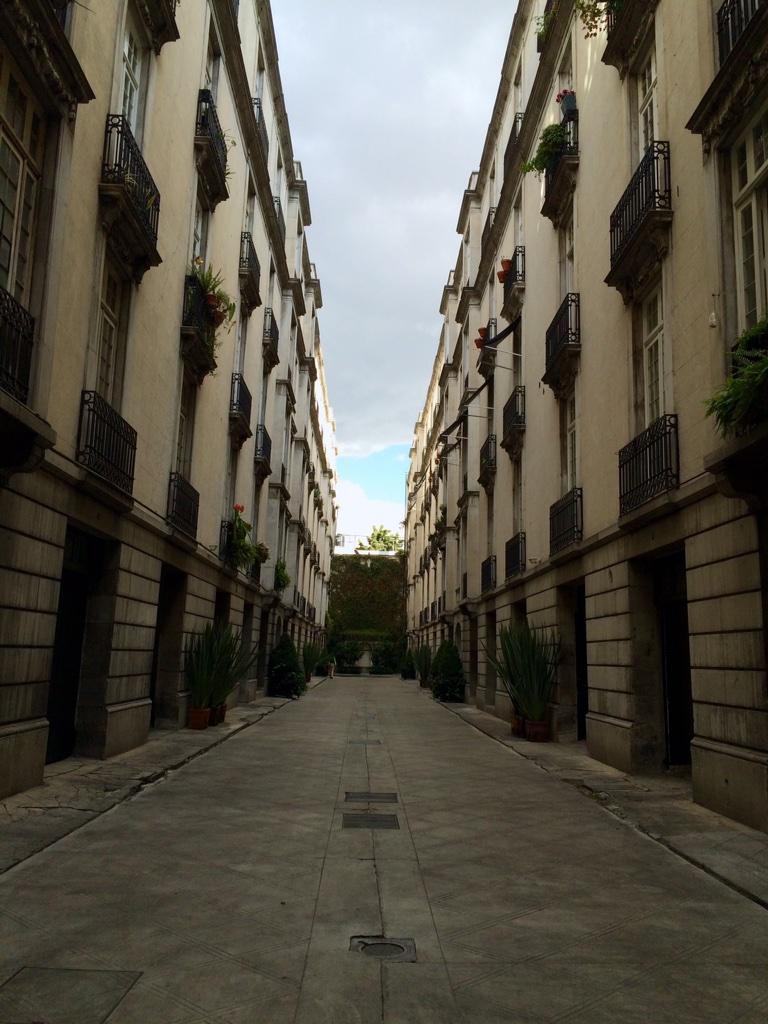 Duco_Lab's tweet image. Los invitamos al segundo día del  @AbiertoDeDiseno Estamos en #Bucareli128 #EdificioVizcaya #88Ensamble #AMD2014