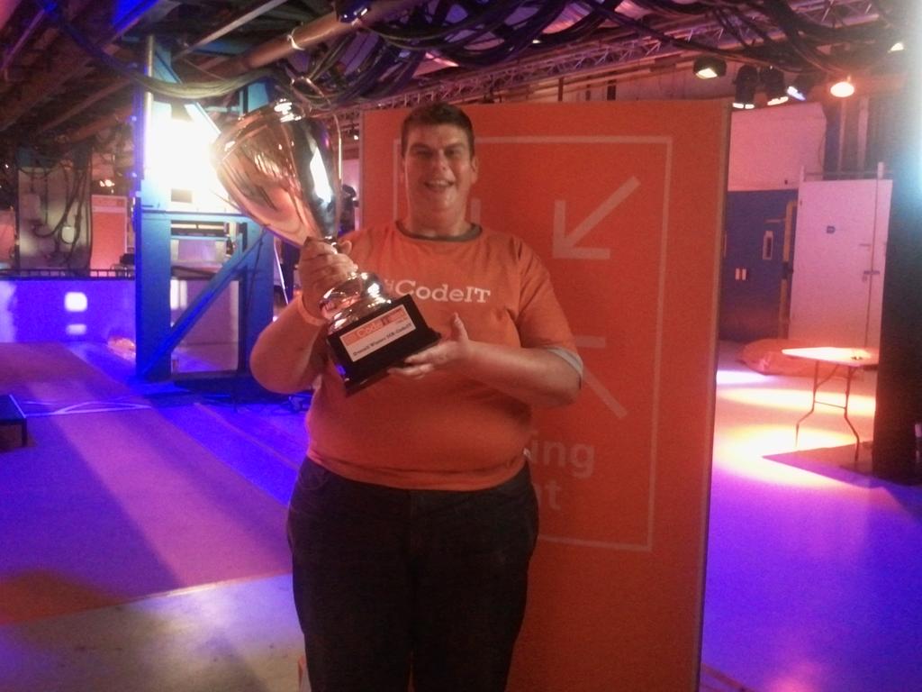 JanJoostBouwman's tweet photo. I can't believe the size of this cup!!!! #24hcodeit #whatarush http://t.co/CtB7pAPVFb