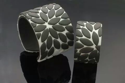 Hobbyrian's tweet photo. Matching #bracelets for mom and daughter. Made from #polymerclay #pluffy by me #karolinasoderberg http://t.co/Zkoemin48y