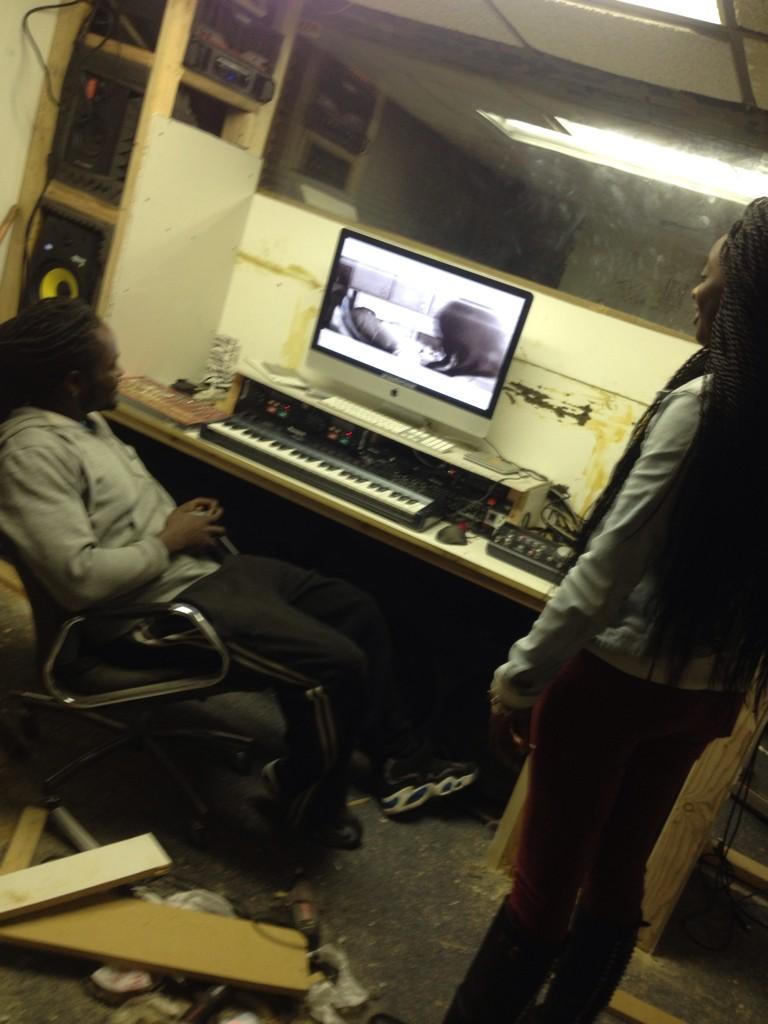 Arise_Ent's tweet photo. New studio new money ! #movintotheeastside http://t.co/kw2bmvdR9H