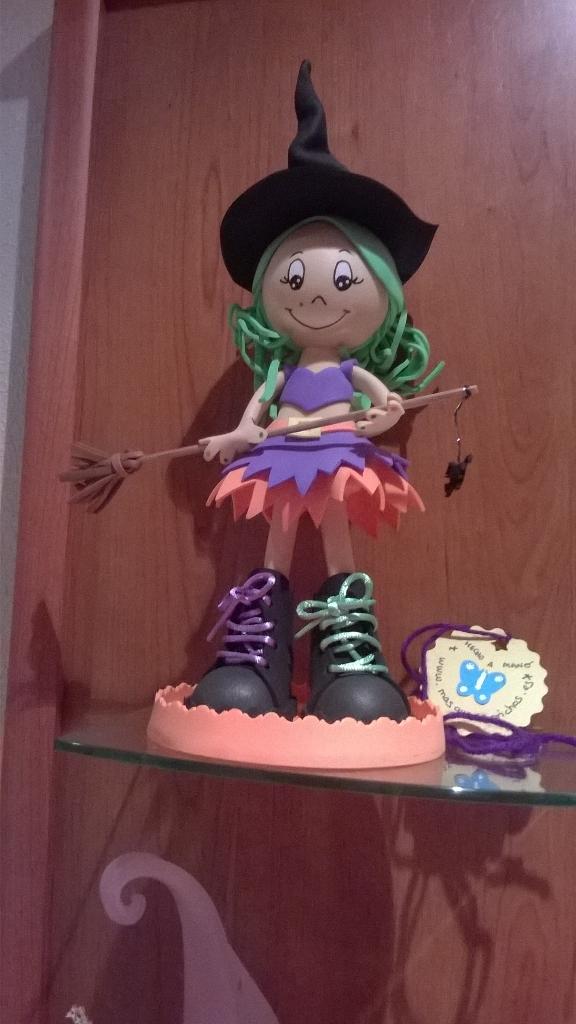 bego1612's tweet photo. @MQCaprichos  la brujita ya ha llegado a su destino.Mira que contenta esta!!! http://t.co/YzTYll43Jx