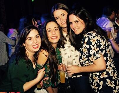 teresamoralesl2's tweet photo. “@moralesleonfati: Esas perrichas jodias @Moni_mv14 @teresamoralesl2 @mariamv11 #fiestas2014 http://t.co/TiorehcaWo”