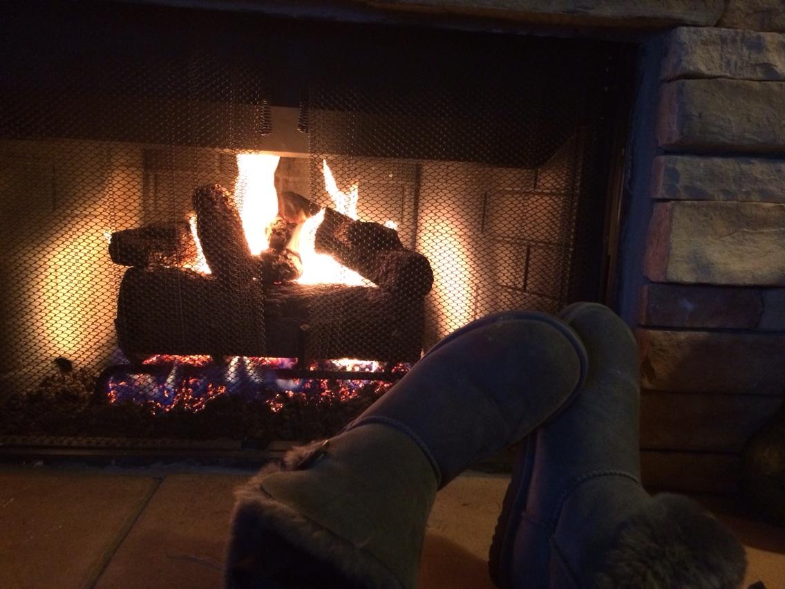 MaryFWadsworth's tweet photo. It's a fire Uggs kind of night! http://t.co/Y52ueBnie4