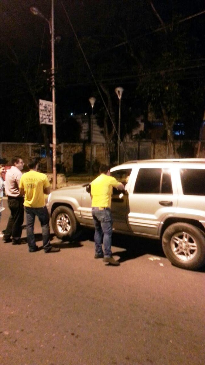 juvenilvaleraPJ's tweet photo. #PrimeroJusticia.seguimos trabajando en las comunidades, esta vez protestamos por el #AumentoChucuto sector #Plata2 http://t.co/JAfl58j0zN