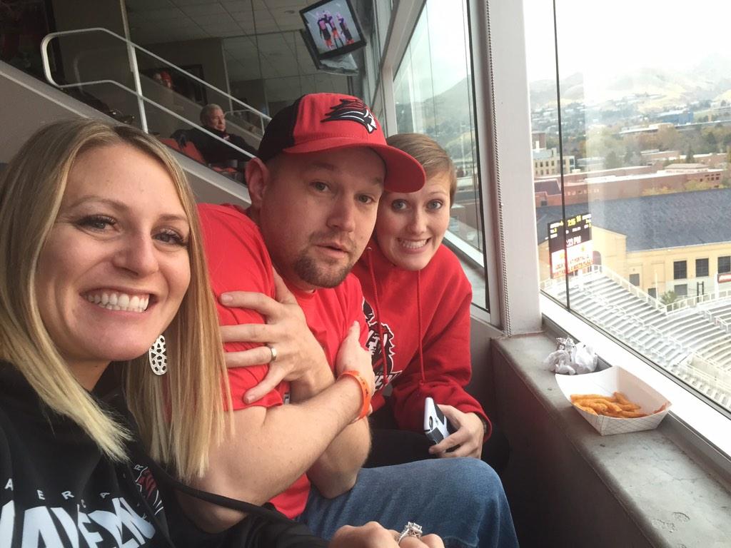 afmathman's tweet photo. @MSWteaching @karajean7 yah it is sooo cold #suitelife http://t.co/CdJ5l34gds