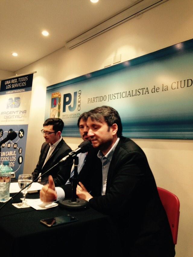 InstitutoPJ's tweet photo. "Es importante organizar las inversiones que hacen los privados" @norberbern http://t.co/NH8pJ7yOuW