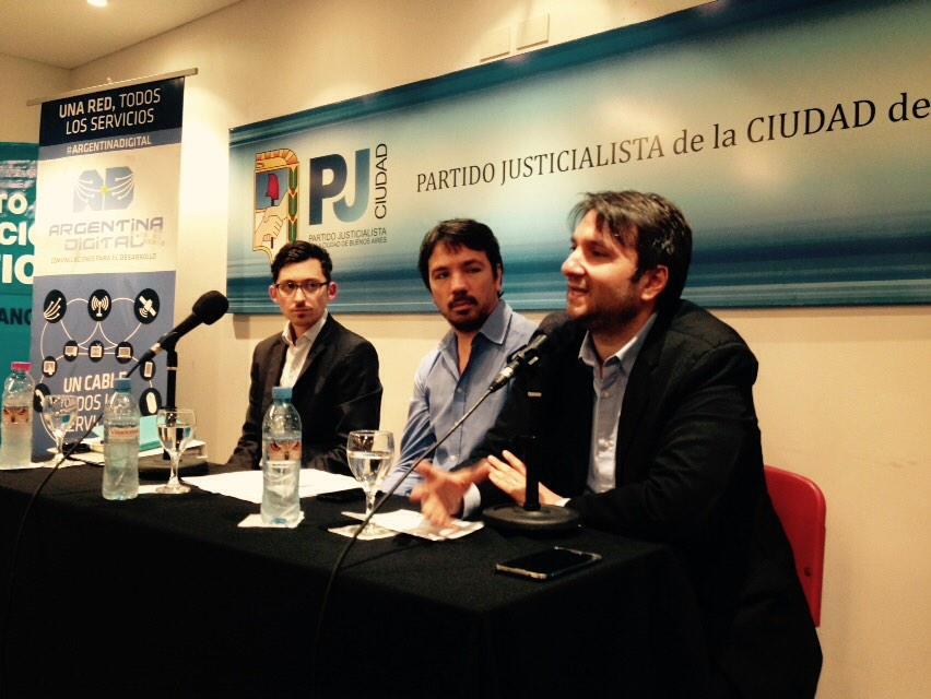 InstitutoPJ's tweet photo. "Es importante organizar las inversiones que hacen los privados" @norberbern http://t.co/NH8pJ7yOuW