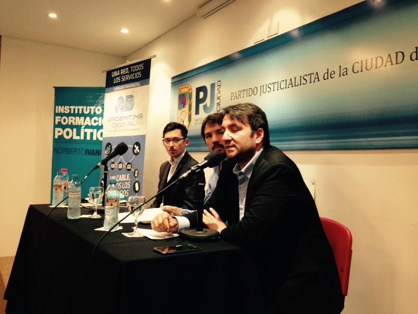 InstitutoPJ's tweet photo. "Es importante organizar las inversiones que hacen los privados" @norberbern http://t.co/NH8pJ7yOuW