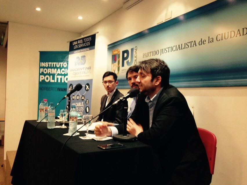 InstitutoPJ's tweet photo. "Es importante organizar las inversiones que hacen los privados" @norberbern http://t.co/NH8pJ7yOuW