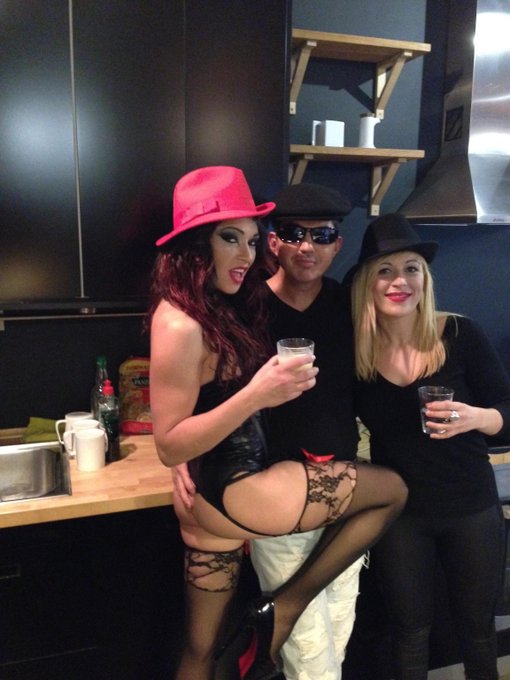 "@matt_nate: El primer rodaje en Barcelona !! Muchas gracias Sara May y Keren Delgado http://t.co/Uz<a class="tags" target="_blank" title="On Twitter" href="/?out=eyJ0eXAiOiJKV1QiLCJhbGciOiJIUzUxMiJ9.eyJpYXQiOjE3MjA3OTEyNjMsImlzcyI6InR3cG9ybnN0YXJzLmNvbSIsIm5iZiI6MTcyMDc5MTI2MywiZXhwIjoxNzUyMzI3MjYzLCJyZWRpcmVjdF91cmwiOiJodHRwczovL3R3aXR0ZXIuY29tL21hdHRfbmF0ZSJ9.ZXlB0dzdP6ewyUyD9s5DXZ_EdI60iUp1b_F5Yx2i8NahWPWb3Xm58bCe3Jcuc9IpTINR0EGl-O_Y3Iyfhg98ug">@matt_nate</a><a href="/tag/agua"class="tags"><span>#agua</span></a><a href="/tag/sanisima"class="tags"><span>#sanisima</span></a>