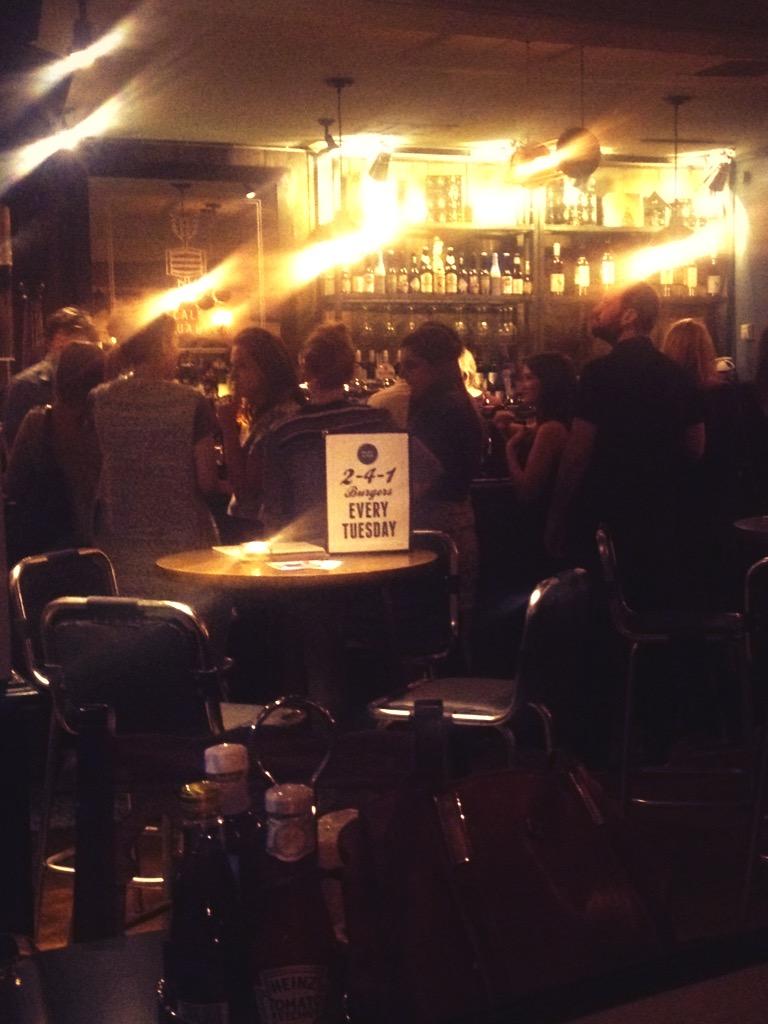 4barewalls's tweet photo. Great vibe already at @RandVIslington #hungry #gin http://t.co/lhd4fLokJG