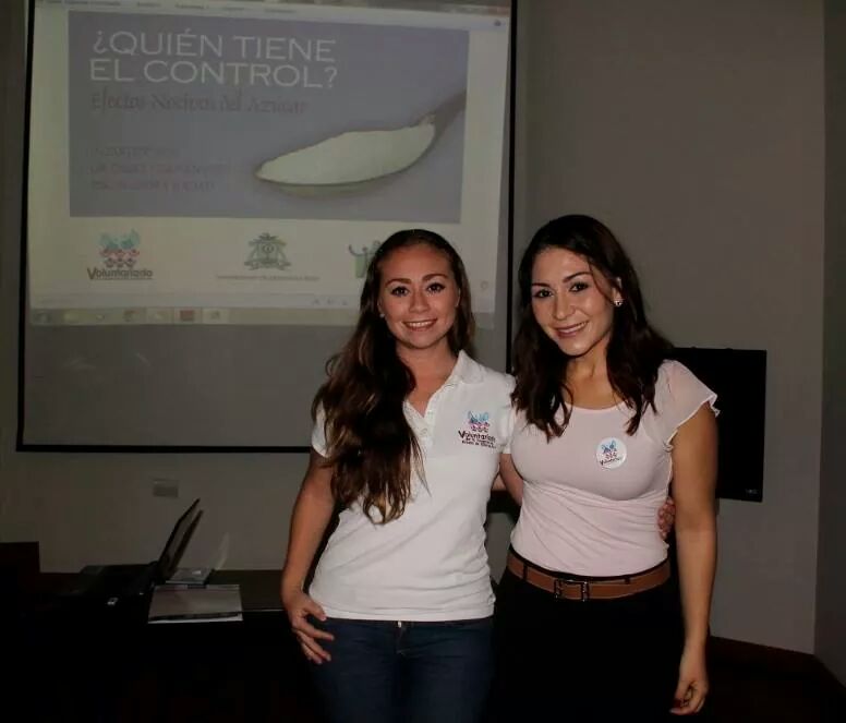 voluntariadocon's tweet photo. Hoy en la @uqroorm presentamos conferencia sobre los efectos nocivos del azúcar @DanielaVara1 @MarianaZBorge http://t.co/V2fHgabttz