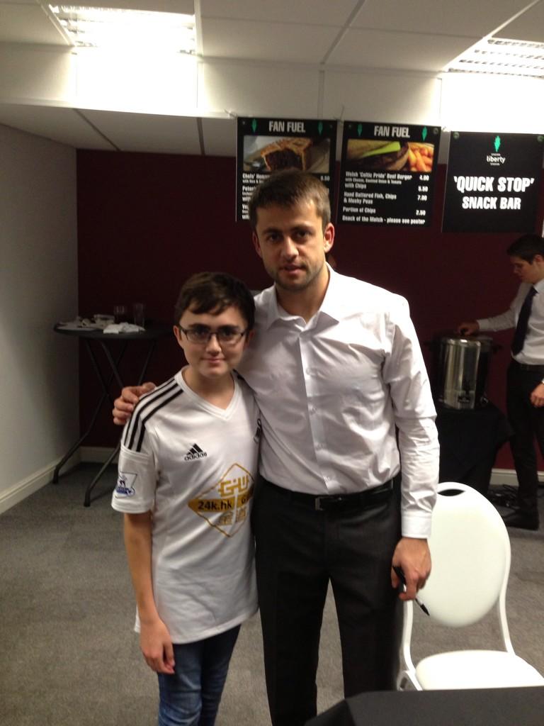 Super keeper <a href="/LukaszFabianski/">Łukasz Fabiański</a>