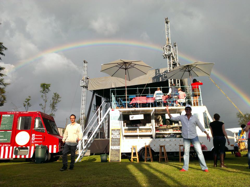 #NoviembreGlotón ¿Un food truck con terraza? <a href="/BiaggioFT/">BIAGGIO Food Truck</a> lo hace posible
bit.ly/1xvesQE