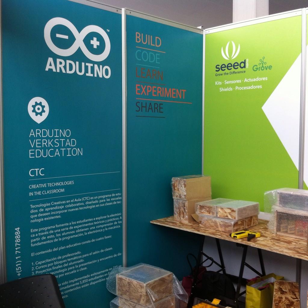 flandaluce's tweet image. Empezando con el montaje del stand #PeruConCiencia #stand75 @arduino @labsarduino #arduinoctc @ambarlabs @seeedstudio