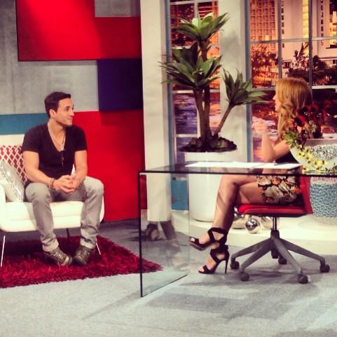 juanvelezfc's tweet photo. No te lo puedes perder, esta noche
Juan Antonio en Alexandra de Noche
por TELEMUNDO. 
#megustastu#itunes#sabroso
💃🎼💃🎼 http://t.co/jSwR5h09K9