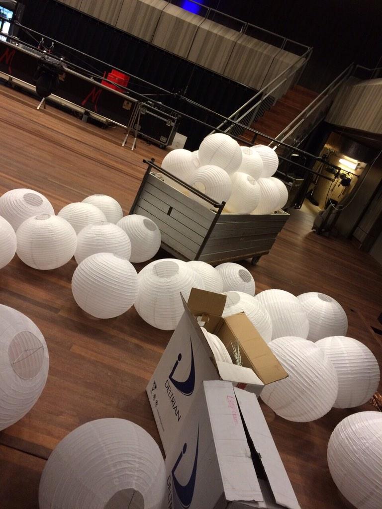 RT94Venlo's tweet photo. Sneakpreview........onze sfeermaker(s) volop in bedrijf in de @MaaspoortVenlo voor @SaintSationRT94 #rt94 http://t.co/L6Er91xMQE