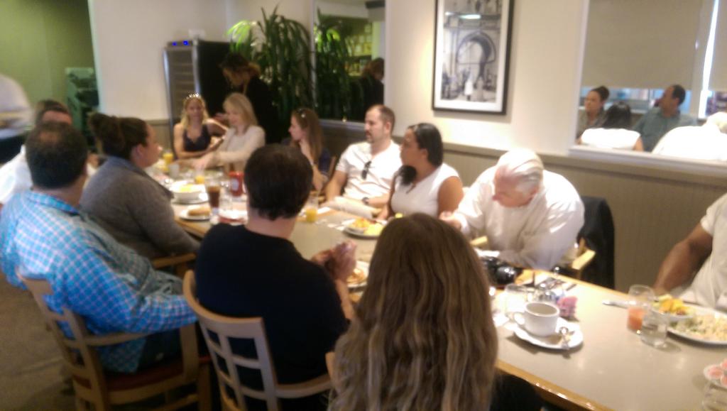 theexcelreport's tweet image. A few pics from last Sunday #theexcelreport breakfast with celeb #PR expert #MichaelLevine @LennysDeliLA #lifecoach