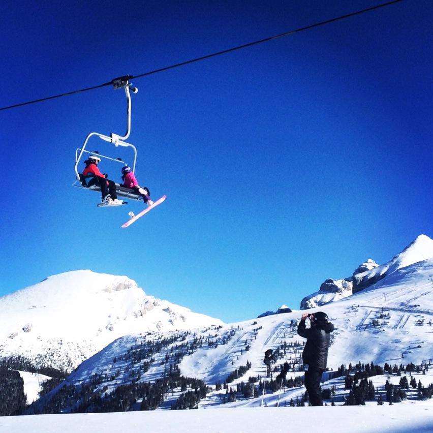 jennamcmurray's tweet photo. Good shot, @SUNalcharest? #skiseason #skiing #riding #ssv #sunshinevillage #skibeforeweopen @SunshineVillage http://t.co/qfU58RHWhj