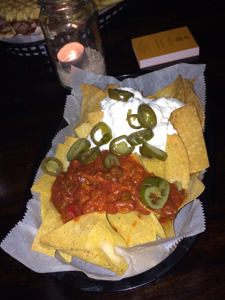 FavouriteTables's tweet photo. @RandVIslington great buzz and food (American Diner Style) @4barewalls sharing ... Great to meet you http://t.co/daEIAfq5D8