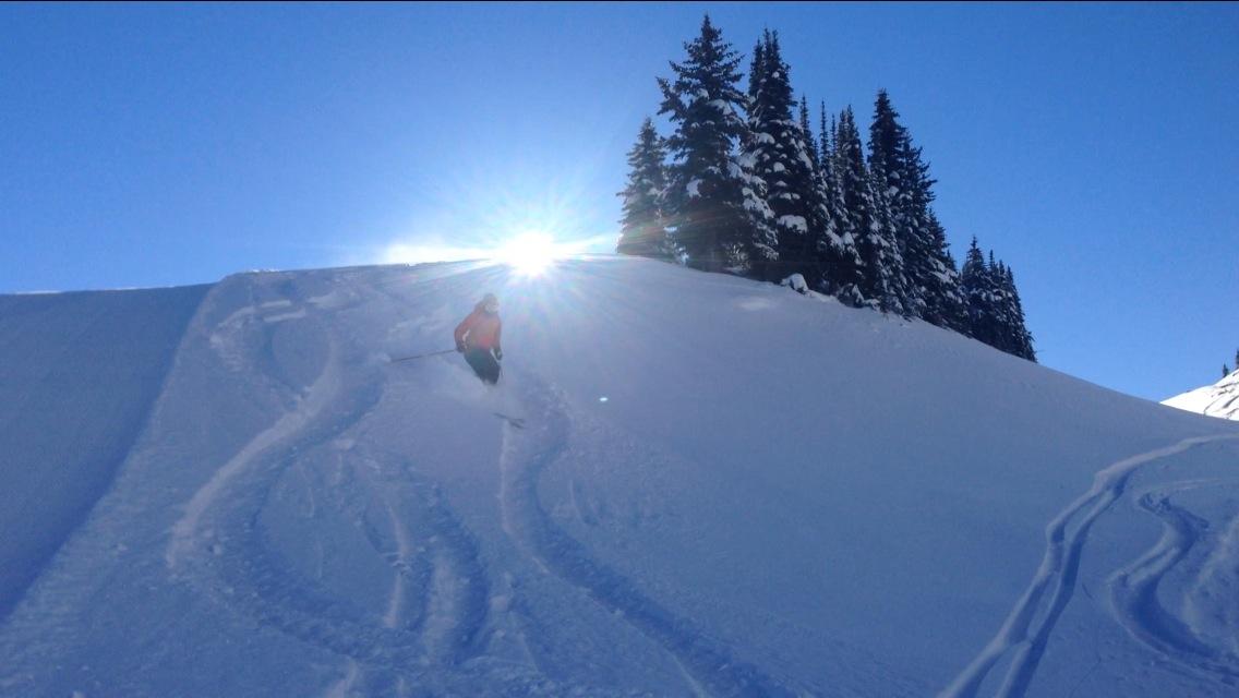 sarahoffin's tweet photo. Now that's the way to start the ski season! #skibeforeweopen @SunshineVillage #winterlove http://t.co/xgcCjMi3hV