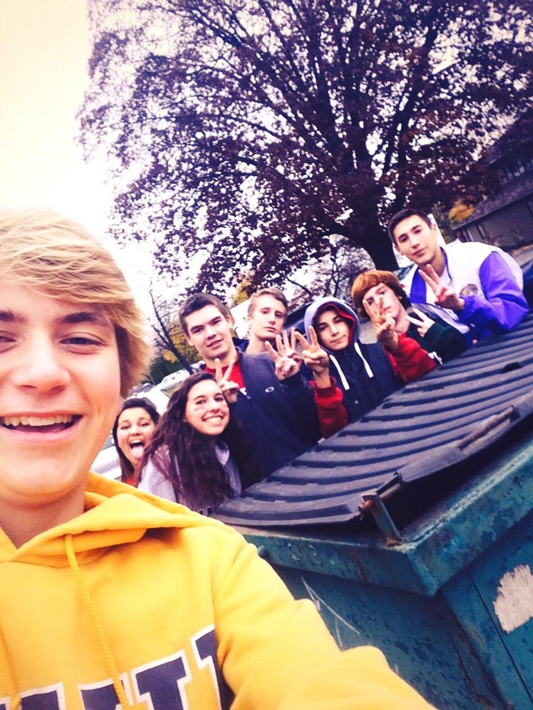 sophpowderpuff's tweet photo. Found the junior powderpuff squad in downingtown @Cant_Reid_Me @samantha_foley6 @funk_you_ @drop_it_loaec http://t.co/a59Zqu0wJA