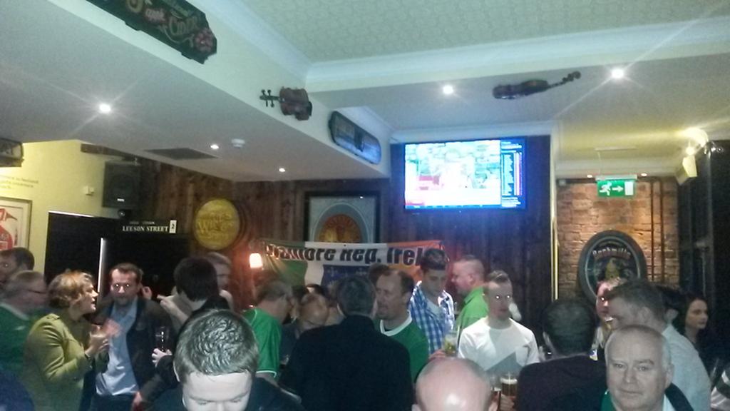 EdinburghRISSC's tweet photo. Tullamore are here, its all kicking off!!!!! http://t.co/GWq65mfvtr
