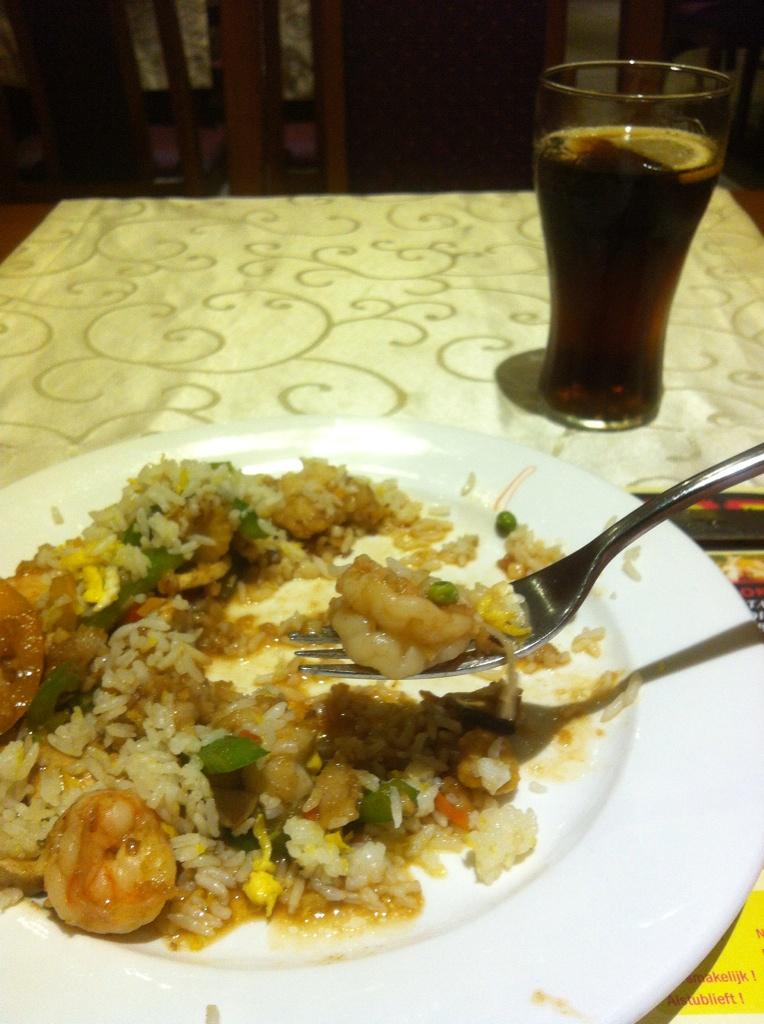 AndreiLugovski's tweet photo. The best way to end the day #wokvanantwerpen #lekkereten #Happiness #rollingtime :) in midden braband of zo :))) http://t.co/wcivAgvFDE