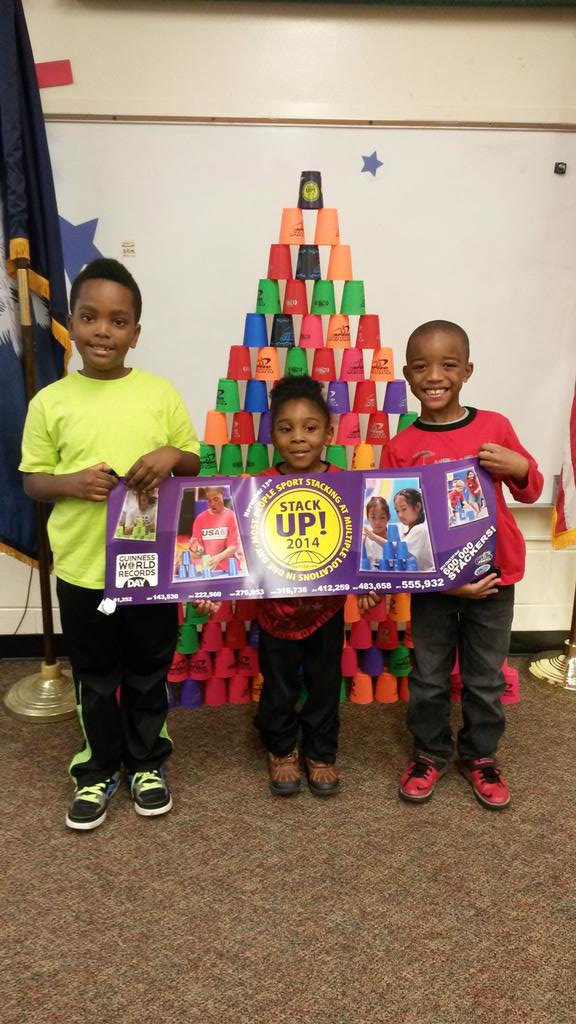 Mr_Lewis_AP's tweet photo. Going for the World Record! @lonniebnelson @MrLewisPE #2014STACKUP #GWRday #SpeedStacks http://t.co/cPmxcpfsgM