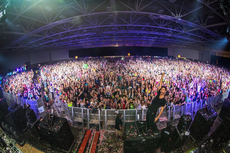 LightsAllNight's tweet photo. Family picture! #tbt #r3hab #LAN2013 http://t.co/VcaHftzXe1