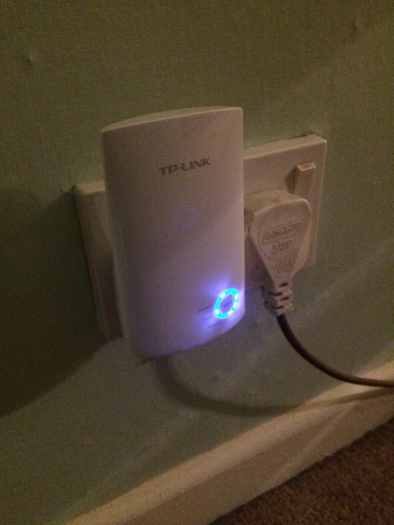 MarkMcG92's tweet image. @TPLINK Best piece of technology bought in a while..! Finally wifi in the whole house! #wirelessextender