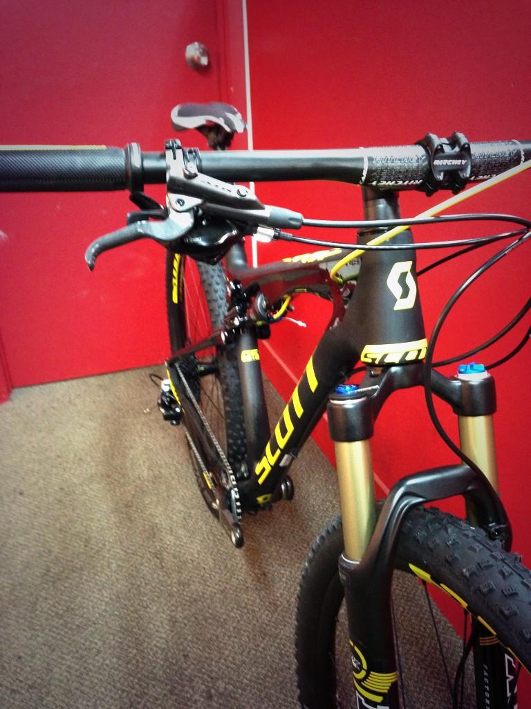 randrcycle's tweet photo. 2015 Scott Spark RC , 22.09 lbs purebred racing steed http://t.co/YJzEUF8ZBM