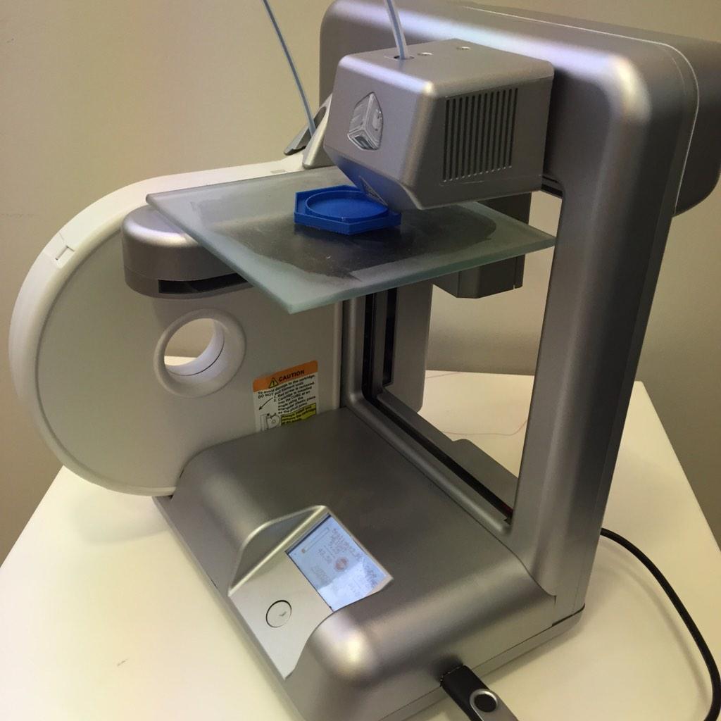 pegah_pp's tweet image. Pretty excited that I&apos;m learning how 3d printing works and printing my own candle holder