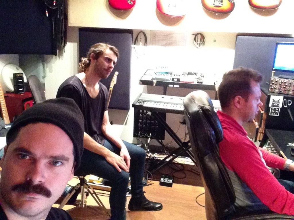 VanDamselMusic's tweet photo. Cut my life into pizza. #VocalComps #FRIGOFFBUD http://t.co/Csnz037Rlp