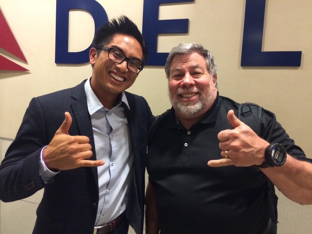 christuason's tweet photo. Meeting a legend...Thank you @stevewoz for letting me take a photo. SHAKA! \mn/ http://t.co/XibBlHd8bA