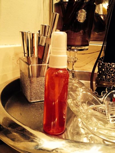 Raquel_Fournier's tweet image. #Rose #MakeUpSetting mist. Part of my next Make your own make up class #CrueltyFree #NoParabens #GoodForYou