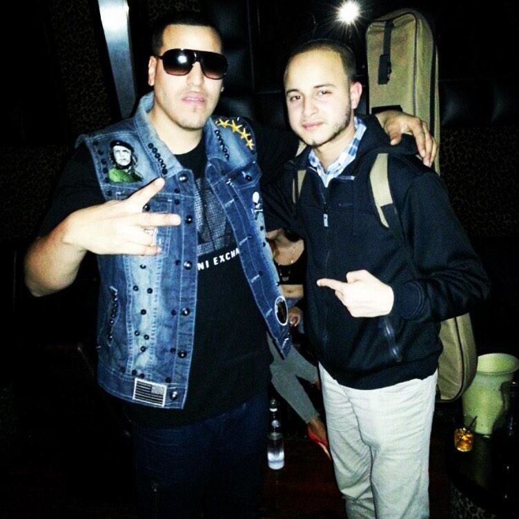 oscarnunezcaba's tweet photo. #TBT with this legendary bass player. You know who he is. @MAXMUSICK @itsVENA @VenaFans_WW @VenaColombia @VenaARG http://t.co/JTAQk3JRU6