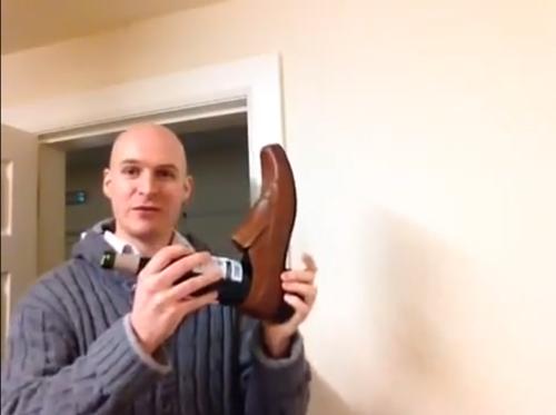 ScienceChannel's tweet image. Physics news you can use: How to open a wine bottle with your shoe bit.ly/1qFYQ7Q #SCI2