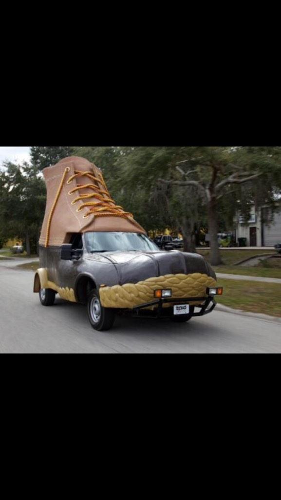 passmitheAUX's tweet photo. When you pass the AUX to a frat boy http://t.co/KBzY4qMRdO