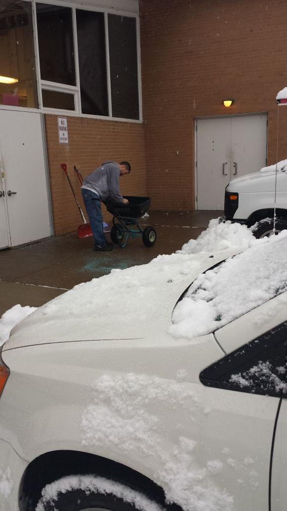 RleaTeam's tweet photo. Electrical contractors shoveling, salting, and brushing off cars! #riversideunity http://t.co/yDcLb52m1p