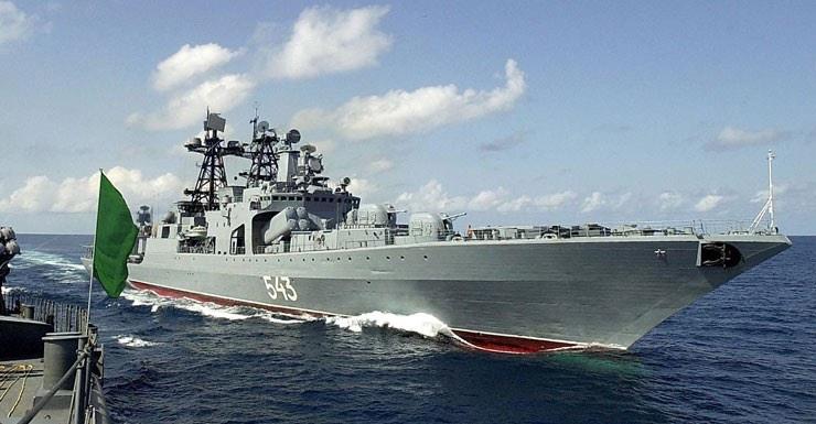 RealTimFerguson's tweet photo. I see boat people.
#Russia #Warships #OperationalMatter #auspol http://t.co/3reylP4bZ1