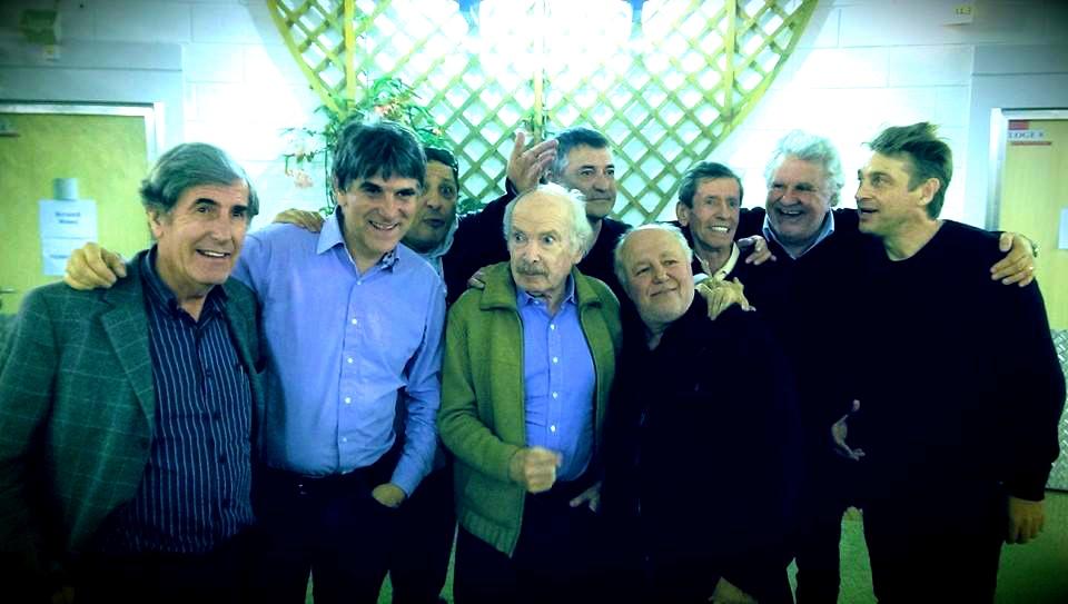 jeanphim_'s tweet photo. La troupe des @eternelsdurire tout sourire au Zénith de #Toulouse ! @livres45 @TEXcomic @JolivetMarc @didiergustin75 http://t.co/Tc6dfNVa6v