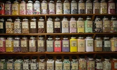 Gatwick_tesco's tweet photo. "@HAPPYMEM0R1ES: Buying sweets by the quarter 😊 http://t.co/AUUOLzlB5G"i still miss my own shop where I had over 300 http://t.co/lbb3dBEivb