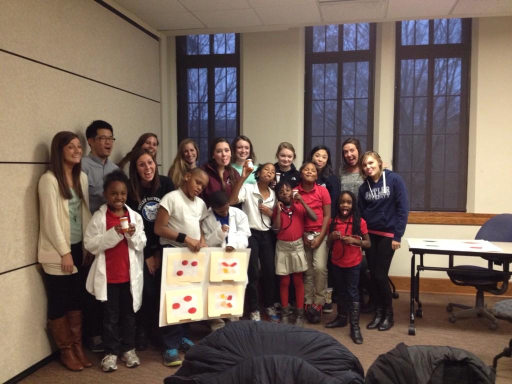 CollegeMentors's tweet photo. Whale Family learning about pharmacy! @BUCMFK http://t.co/jDmrIDLZQg